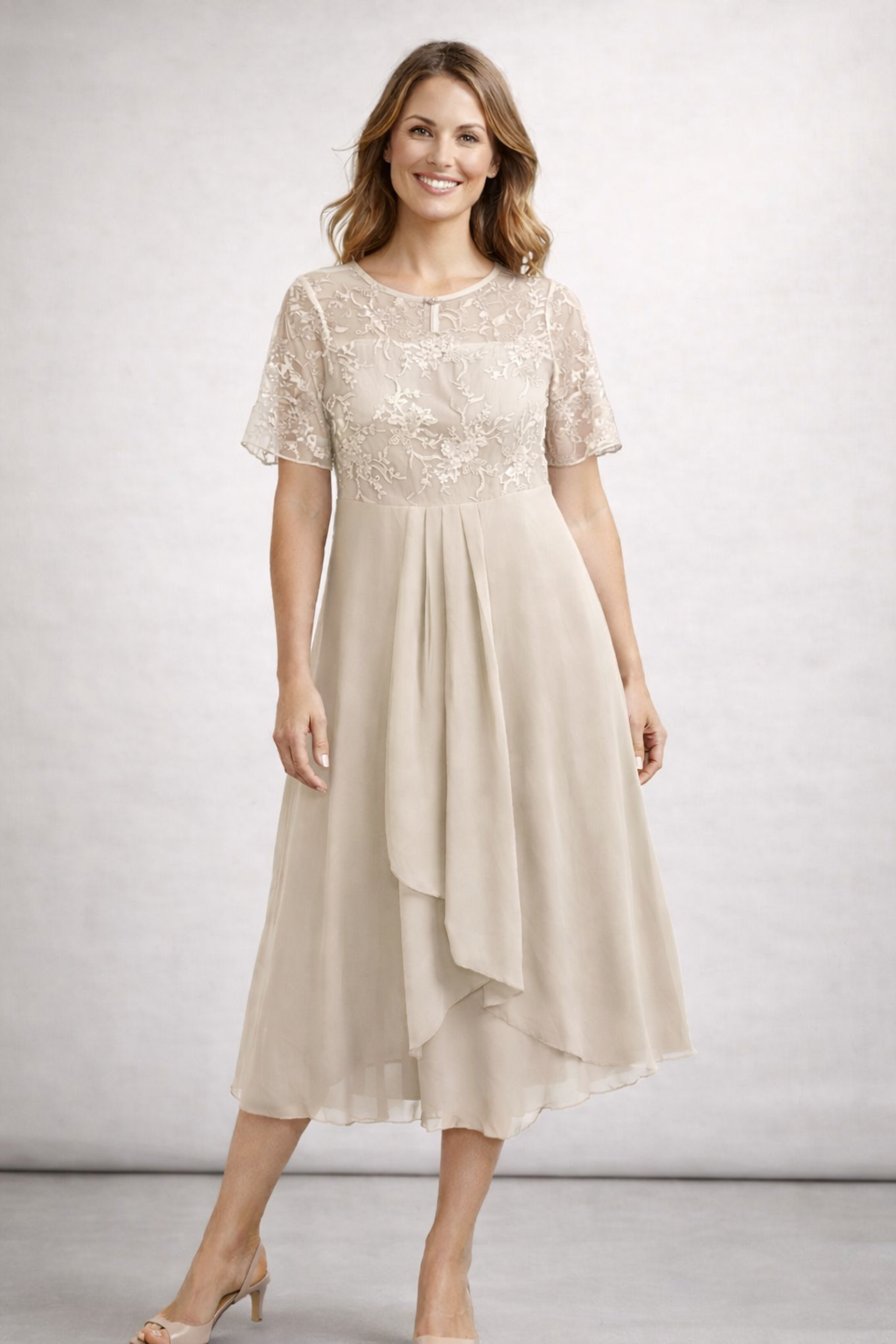 Blomsterblonde Midi Kjole | Elegant Korte Ærmer 9
